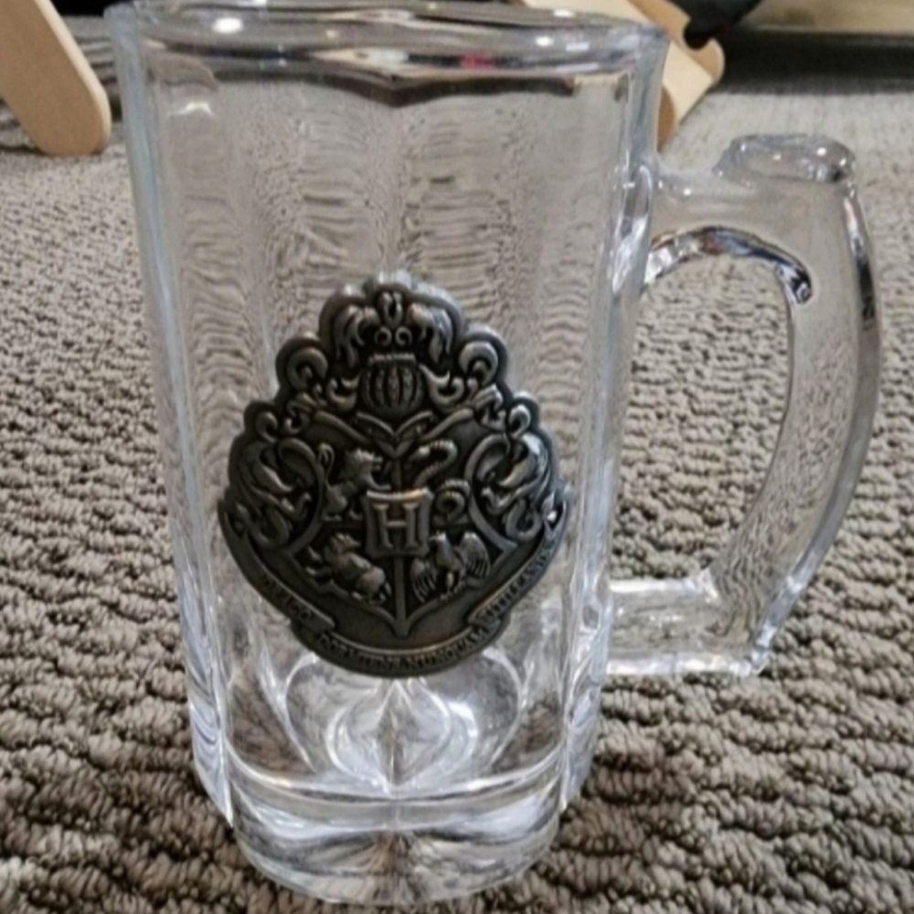 Harry Potter Hogwarts Pint Glass